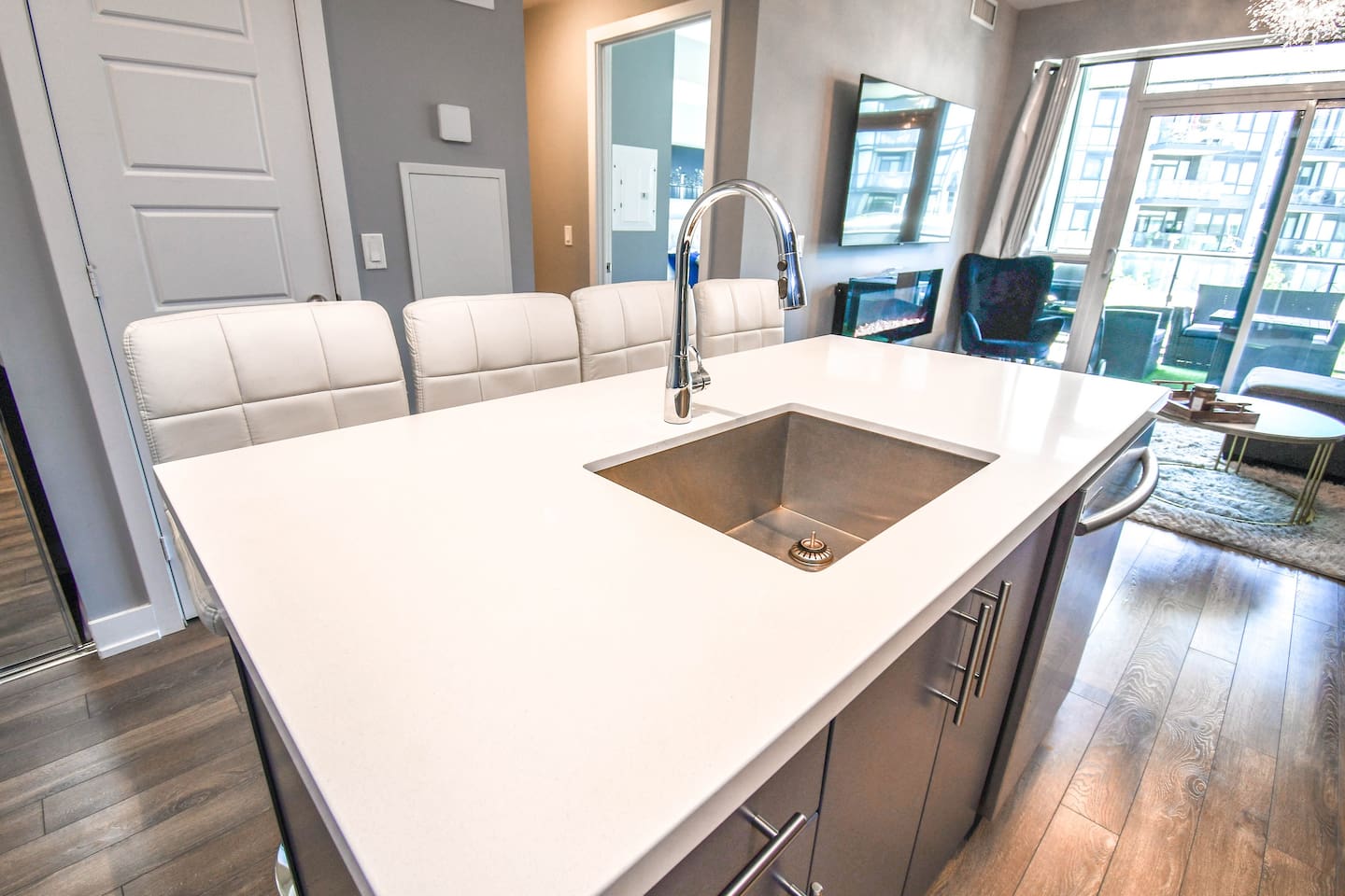 King Bed*Pool*Fireplace*BBQ*Smart TV