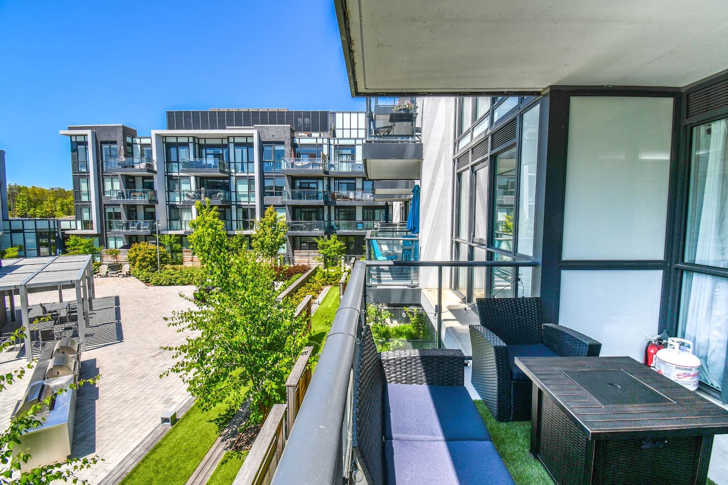 King Bed*Pool*Fireplace*BBQ*Smart TV