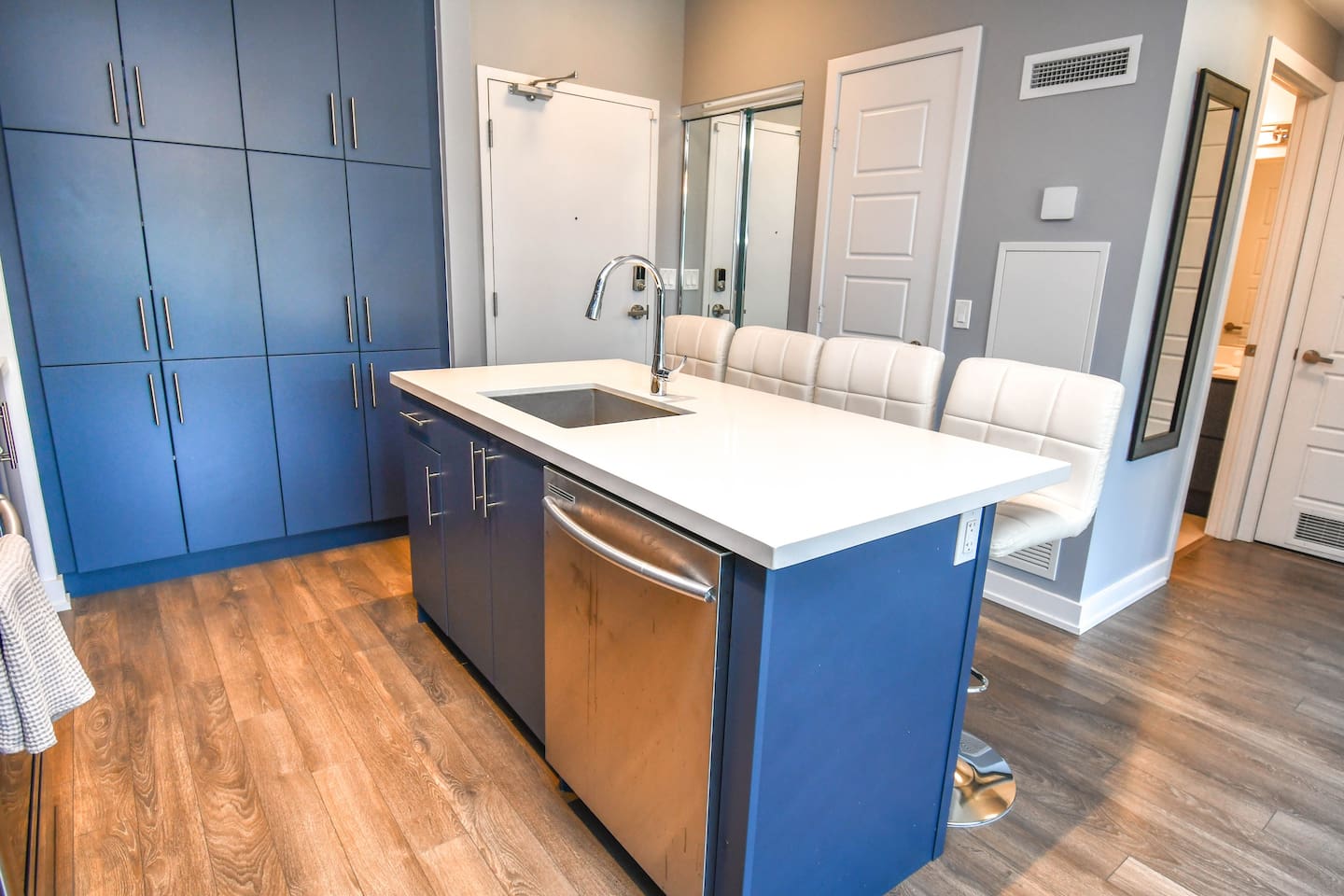 King Bed*Pool*Fireplace*BBQ*Smart TV