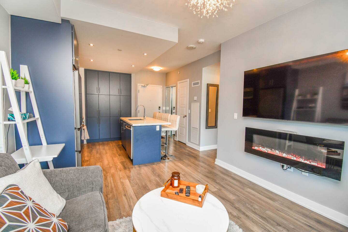 King Bed*Pool*Fireplace*BBQ*Smart TV