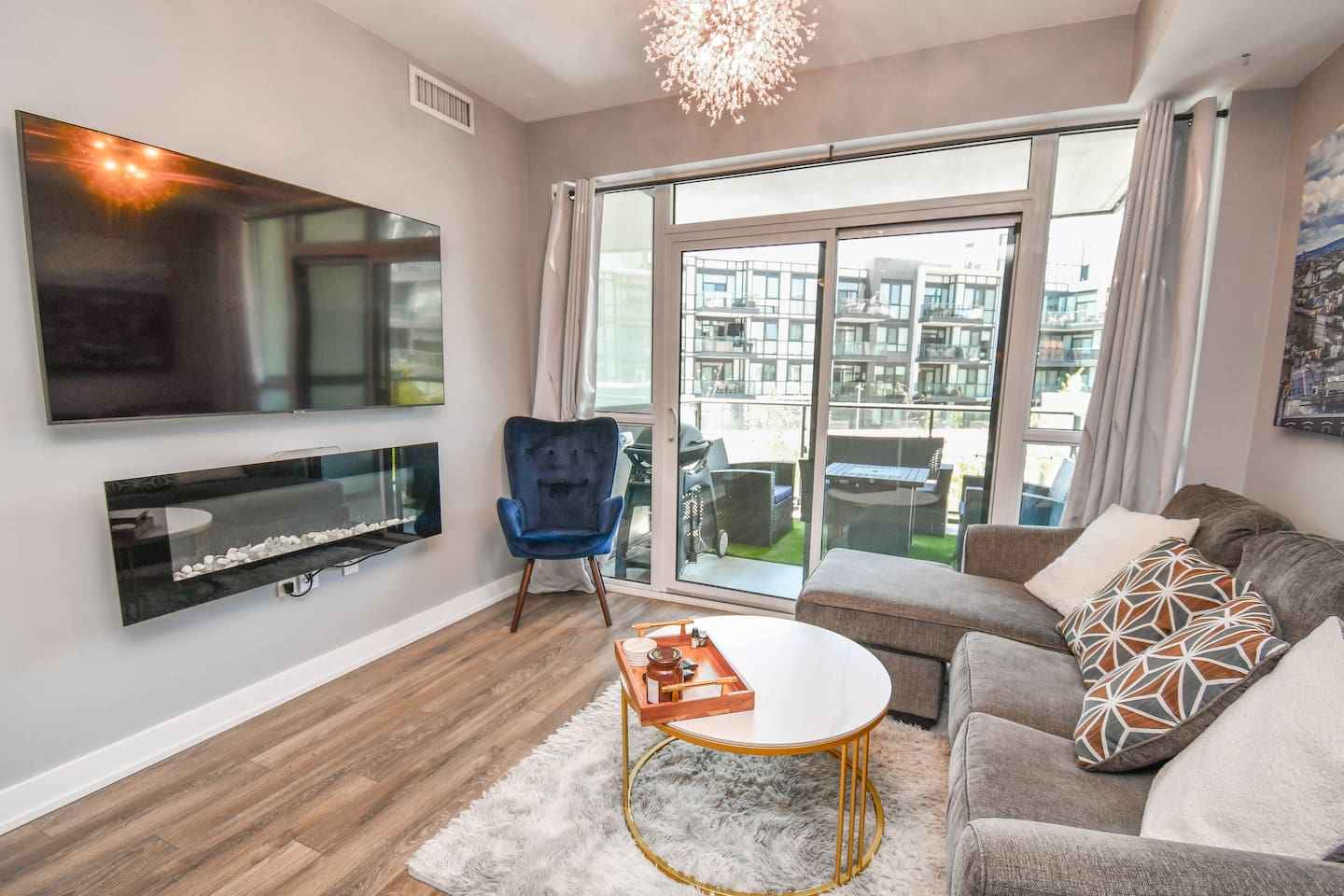 King Bed*Pool*Fireplace*BBQ*Smart TV