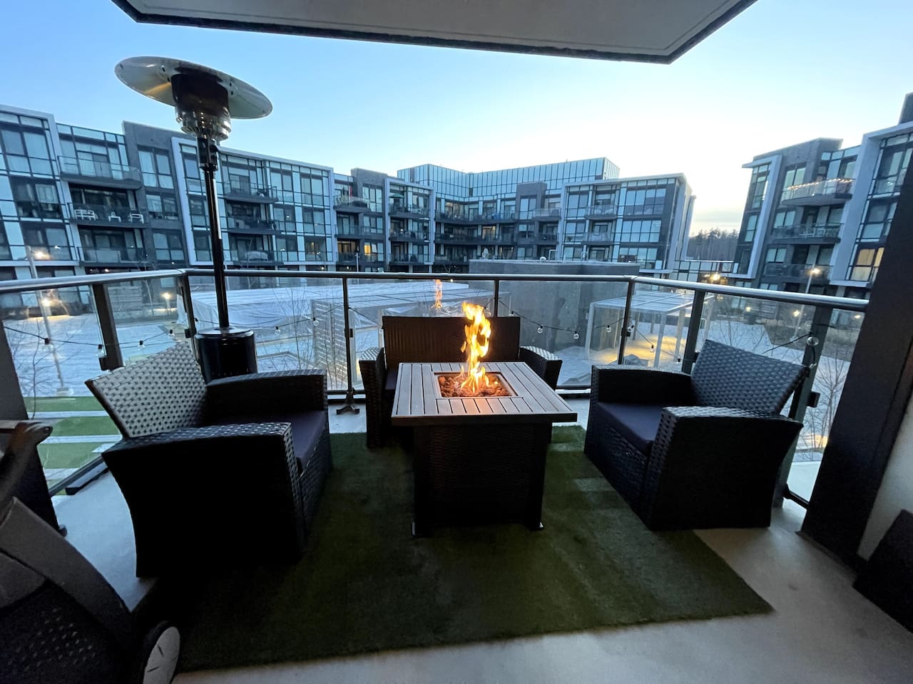 King Bed*Pool*Fireplace*BBQ*Smart TV