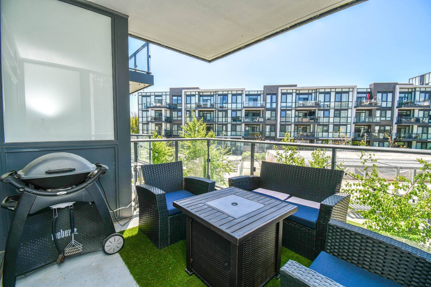 King Bed*Pool*Fireplace*BBQ*Smart TV