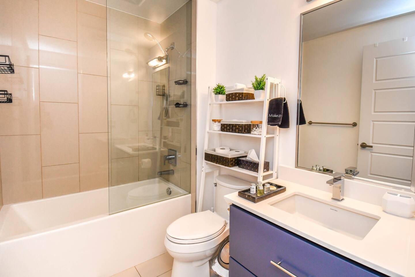 King Bed*Pool*Fireplace*BBQ*Smart TV