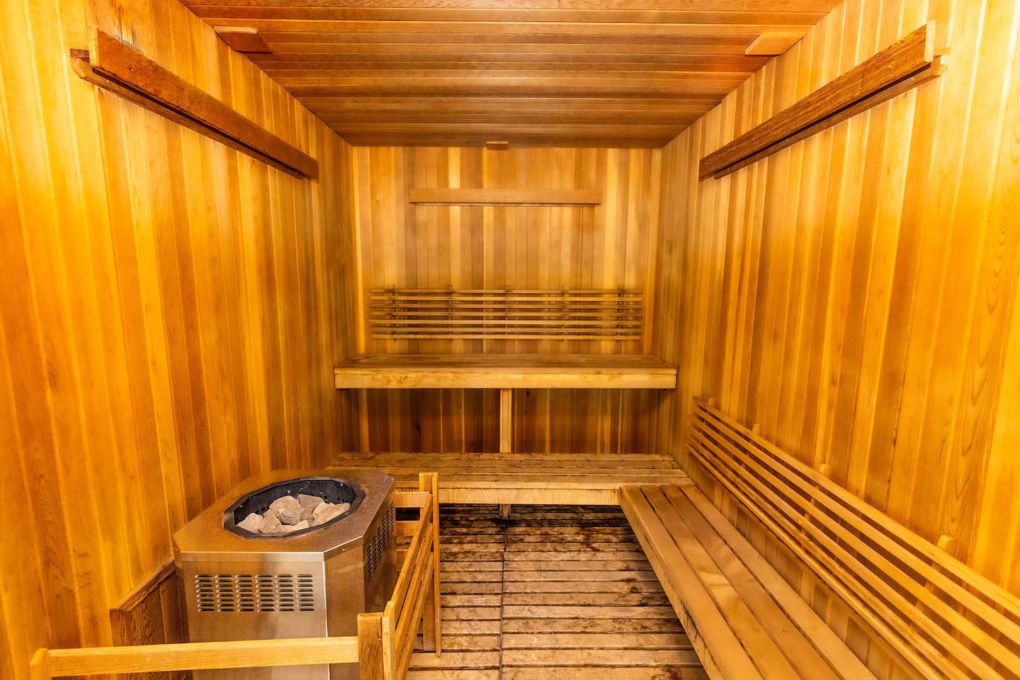 Relaxing Spa Getaway, Sauna, Hot Tub & Heated Pool