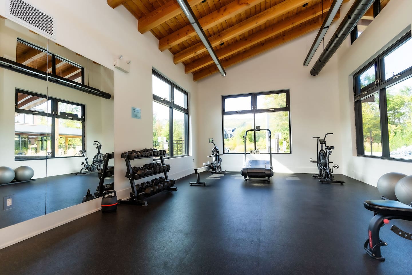 Sauna, Hot Tub & Heated Pool Blue Mountain Getaway